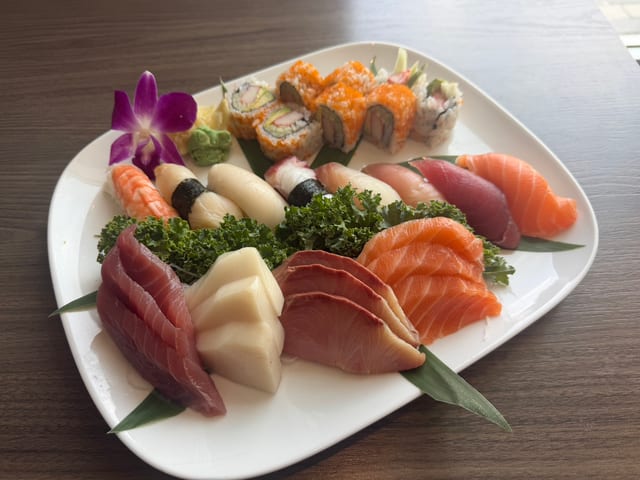Sushi & Sashimi Combo.