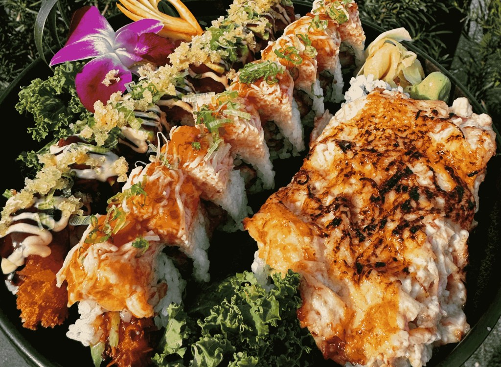 クラブ At sushi Tsukino Sushi Bar & Japanese Cuisine